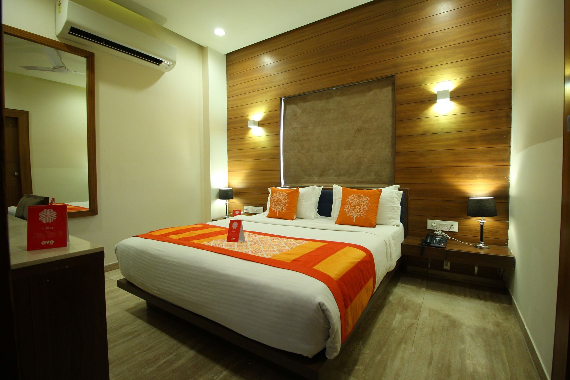 Oyo 8992 Hotel Kyra 阿穆达巴 外观 照片