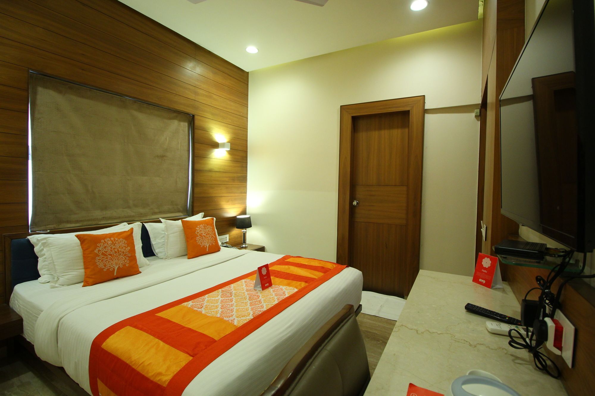 Oyo 8992 Hotel Kyra 阿穆达巴 外观 照片